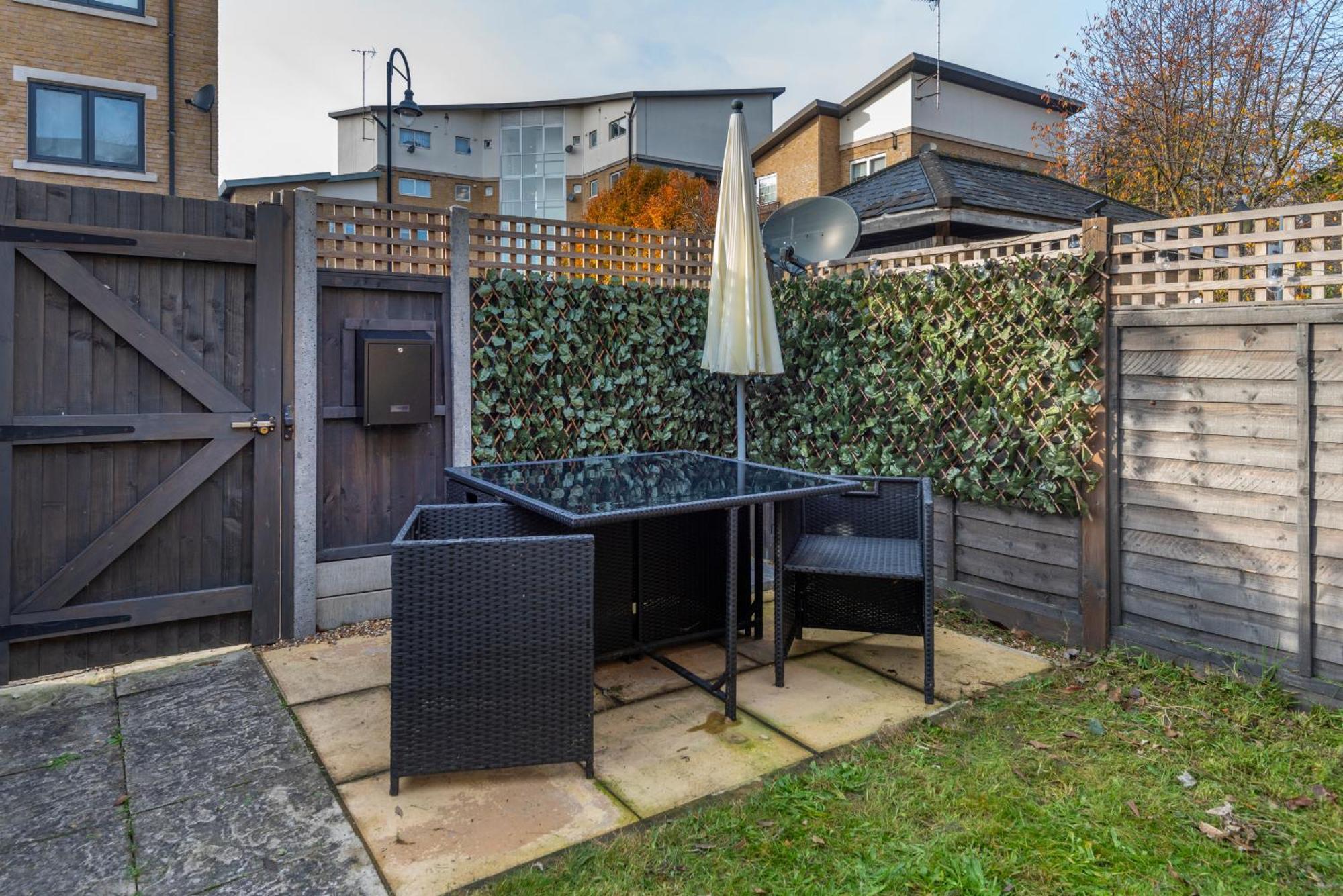 Appartement 2 Bed Town House With Garden In Hackney, Londres Extérieur photo